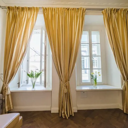 Gates Of Dawn Classical Loft - Heart Of Old Town شقة فيلنيوس