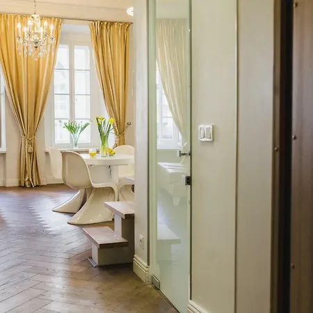 Gates Of Dawn Classical Loft - Heart Of Old Town Apartment *